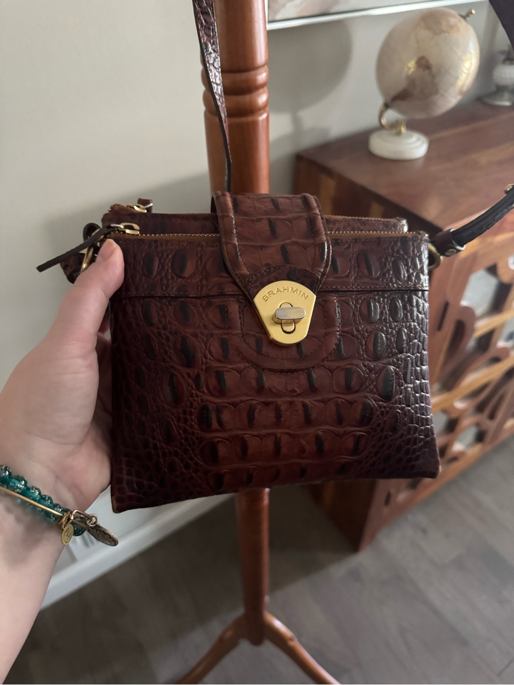 Vintage Brahmin Brown Crocodile Embossed Leather Crossbody Shoulder Bag Purse - Picture 3 of 10